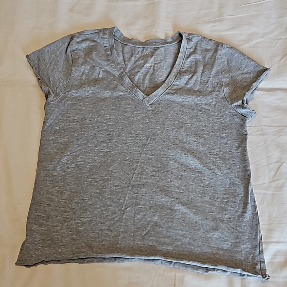 🩴 Gray V Neck Size M
